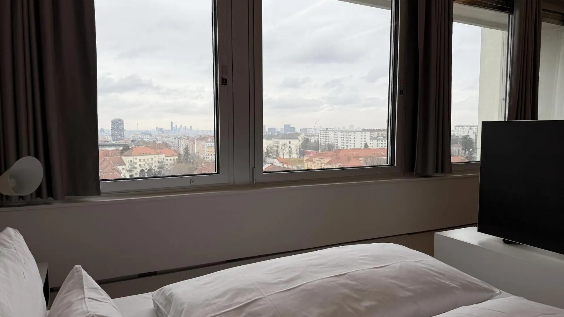 Modern City Apartment With Stunning Vienna Skyline Views 0*,
