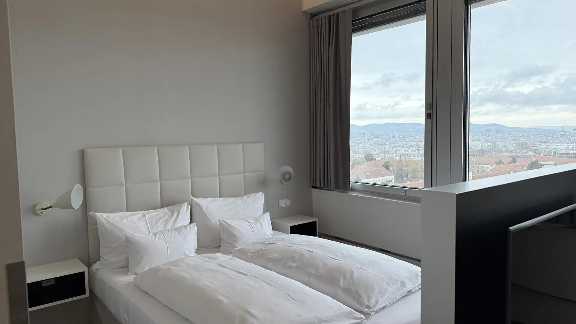 Modern City Apartment With Stunning Vienna Skyline Views